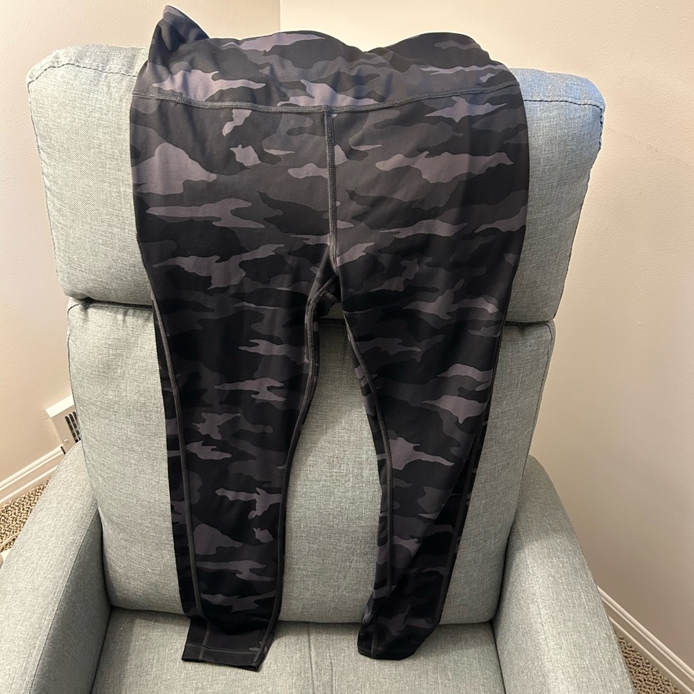 Athleta camo cropped leggings